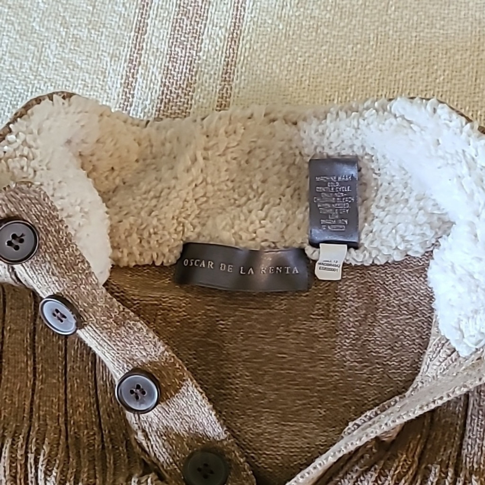 Oscar De LA Renta men's Sherpa collar sweater. Size M. Tan Henley knit.(#592) - Picture 9 of 13